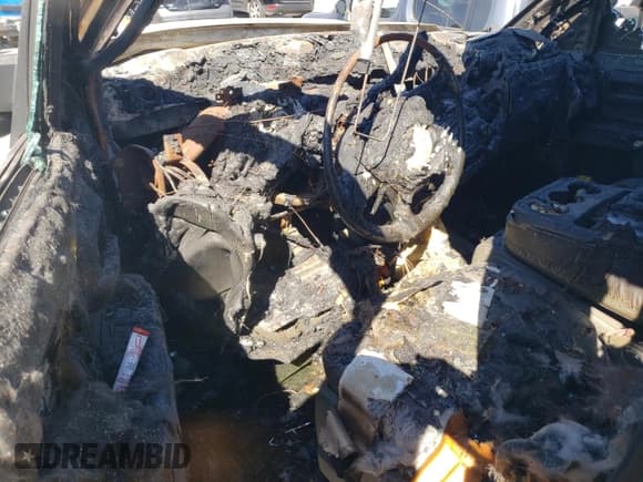 ✅ 2015 GMC Sierra 1500 • VIN: 1GT11XE83FF620095 • Lot: 77142554. Wystawiony na Copart z przebiegiem Nie podano. Bezpłatny archiwum sprzedaży aukcyjnych z USA i szczegółowy raport historii pojazdu na DreamBid. Zdjęcie 8.