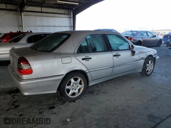 ✅ 1999 Mercedes-Benz C 230/260/280/320 • VIN: WDBHA29G6XA704086 • Lot: 82521085. Wystawiony na Copart z przebiegiem 129 956 mil. Bezpłatny archiwum sprzedaży aukcyjnych z USA i szczegółowy raport historii pojazdu na DreamBid. Zdjęcie 3.