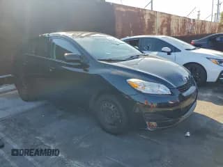 ✅ 2009 Toyota Matrix • VIN: 2T1KU40E49C147697 • Лот: 94545305. Опубликован ранее на Copart с пробегом 83 299 миль. Бесплатный доступ к архиву аукционных продаж из США и подробный отчёт об истории автомобиля на DreamBid. Изображение 4.