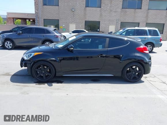 ✅ 2016 Hyundai Veloster Turbo • VIN: KMHTC6AE2GU288538 • Lot: 42282122. Wystawiony na IAAI z przebiegiem 83 231 mil. Bezpłatny archiwum sprzedaży aukcyjnych z USA i szczegółowy raport historii pojazdu na DreamBid. Zdjęcie 15.