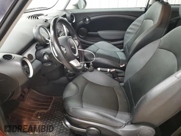 ✅ 2009 MINI Clubman • VIN: WMWML33599TX33092 • Lot: 57359005. Listed on Copart with 107,594 mi. Free auction sales archive from the USA and detailed vehicle history report at DreamBid. Image 7.