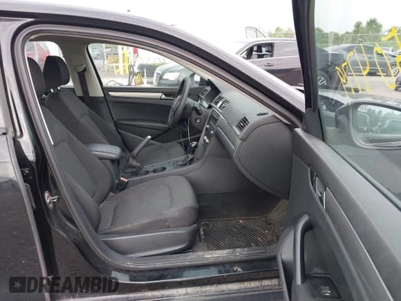 ✅ 2012 Volkswagen Passat S • VIN: 1VWAP7A31CC086856 • Lot: 42504779. Wystawiony na IAAI z przebiegiem 237 391 mil. Bezpłatny archiwum sprzedaży aukcyjnych z USA i szczegółowy raport historii pojazdu na DreamBid. Zdjęcie 5.