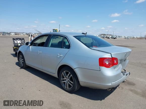 ✅ 2006 Volkswagen Jetta 2.5L • VIN: 3VWSG71K06M666629 • Лот: 42103342. Опубликован ранее на IAAI с пробегом 183 506 миль. Бесплатный доступ к архиву аукционных продаж из США и подробный отчёт об истории автомобиля на DreamBid. Изображение 3.