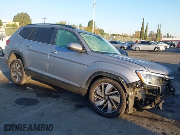 ✅ 2024 Volkswagen Atlas SE • VIN: 1V2WR2CA5RC562227 • Lot: 43481576. Listed on IAAI with 14,413 mi. Free auction sales archive from the USA and detailed vehicle history report at DreamBid. Image 1.