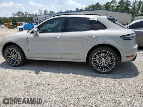 ✅ 2021 Porsche Macan Turbo • VIN: WP1AF2A55MLB60242 • Lot: 68712032. Wystawiony na Copart z przebiegiem 12 737 mil. Bezpłatny archiwum sprzedaży aukcyjnych z USA i szczegółowy raport historii pojazdu na DreamBid. Zdjęcie 2.