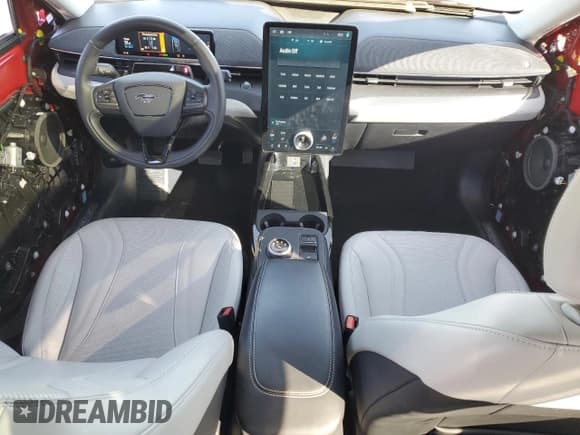 ✅ 2022 Ford Mustang Mach-E Premium • VIN: 3FMTK3SU9NMA23737 • Лот: 92246235. Опубликован ранее на Copart с пробегом 57 184 миль. Бесплатный доступ к архиву аукционных продаж из США и подробный отчёт об истории автомобиля на DreamBid. Изображение 8.