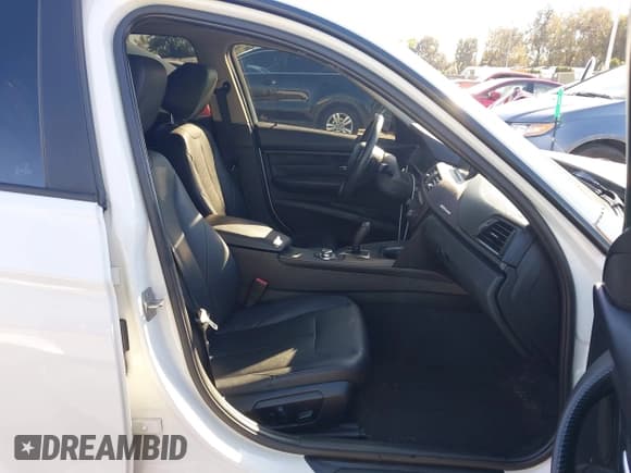 ✅ 2013 BMW 3 Series 335i • VIN: WBA3A9G50DNP36555 • Lot: 43567035. Wystawiony na IAAI z przebiegiem 86 529 mil. Bezpłatny archiwum sprzedaży aukcyjnych z USA i szczegółowy raport historii pojazdu na DreamBid. Zdjęcie 5.