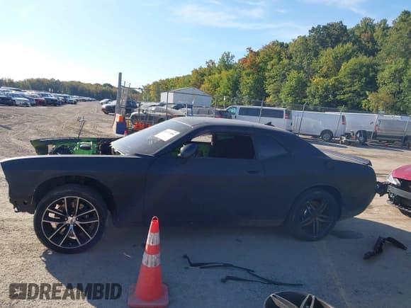 ✅ 2015 Dodge Challenger R/T Scat Pack Shaker • VIN: 2C3CDZFJ2FH809532 • Lot: 43371486. Listed on IAAI with Not provided. Free auction sales archive from the USA and detailed vehicle history report at DreamBid. Image 13.