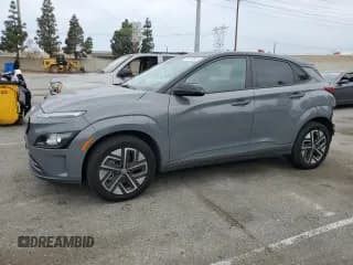 ✅ 2022 Hyundai Kona SEL • VIN: KM8K23AG2NU139056 • Лот: 58535505. Опубликован ранее на Copart с пробегом 70 915 миль. Бесплатный доступ к архиву аукционных продаж из США и подробный отчёт об истории автомобиля на DreamBid. Изображение 1.