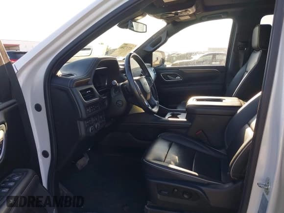 ✅ 2022 Chevrolet Suburban Premier • VIN: 1GNSKFKD3NR267634 • Lot: 42737206. Wystawiony na IAAI z przebiegiem 59 812 mil. Bezpłatny archiwum sprzedaży aukcyjnych z USA i szczegółowy raport historii pojazdu na DreamBid. Zdjęcie 5.