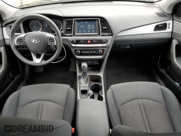 ✅ 2019 Hyundai Sonata SE • VIN: 5NPE24AF9KH781567 • Lot: 42232913. Listed on Copart with 34,154 mi. Free auction sales archive from the USA and detailed vehicle history report at DreamBid. Image 8.