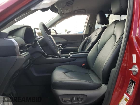 ✅ 2024 Toyota Highlander XLE • VIN: 5TDAAAA56RS009006 • Lot: 82344285. Listed on Copart with 28,495 mi. Free auction sales archive from the USA and detailed vehicle history report at DreamBid. Image 7.