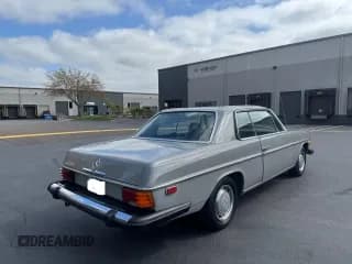 ✅ 1974 Mercedes-Benz 280 • VIN: 1140731210848 • Лот: 53874105. Опубликован ранее на Copart с пробегом 44 423 миль. Бесплатный доступ к архиву аукционных продаж из США и подробный отчёт об истории автомобиля на DreamBid. Изображение 4.