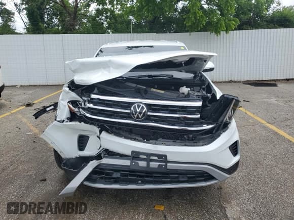 ✅ 2023 Volkswagen Atlas SE • VIN: 1V2HE2CA5PC204949 • Lot: 59323505. Wystawiony na Copart z przebiegiem 17 689 mil. Bezpłatny archiwum sprzedaży aukcyjnych z USA i szczegółowy raport historii pojazdu na DreamBid. Zdjęcie 5.