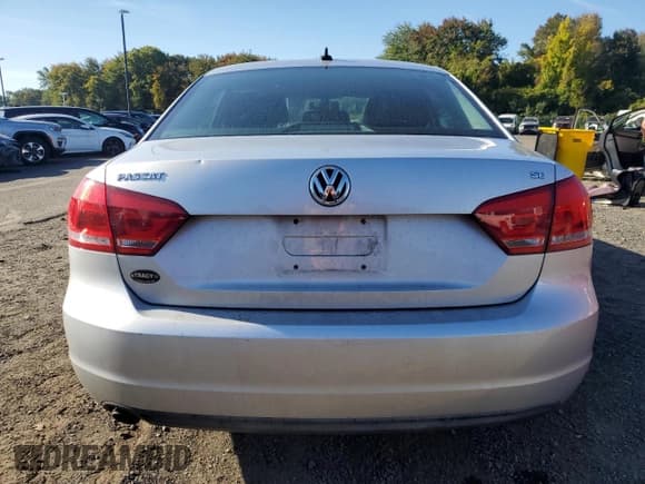 ✅ 2013 Volkswagen Passat SE • VIN: 1VWBP7A32DC028180 • Lot: 85155545. Listed on Copart with 157,850 mi. Free auction sales archive from the USA and detailed vehicle history report at DreamBid. Image 6.