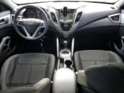 ✅ 2016 Hyundai Veloster • VIN: KMHTC6AD6GU299730 • Lot: 77888374. Wystawiony na Copart z przebiegiem 95 440 mil. Bezpłatny archiwum sprzedaży aukcyjnych z USA i szczegółowy raport historii pojazdu na DreamBid. Zdjęcie 8.