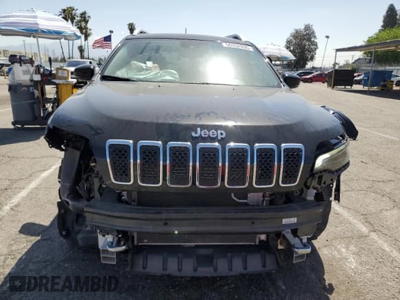 ✅ 2021 Jeep Cherokee Limited • VIN: 1C4PJLDX7MD235983 • Lot: 56552935. Wystawiony na Copart z przebiegiem 54 291 mil. Bezpłatny archiwum sprzedaży aukcyjnych z USA i szczegółowy raport historii pojazdu na DreamBid. Zdjęcie 5.
