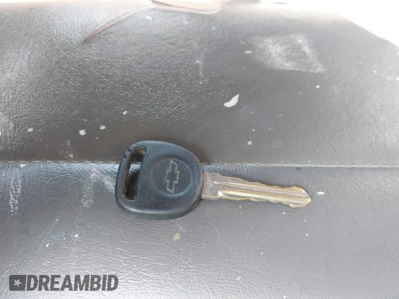 ✅ 2009 Chevrolet Express Cargo • VIN: 1GCGG25C191146374 • Lot: 42362448. Listed on IAAI with 318,817 mi. Free auction sales archive from the USA and detailed vehicle history report at DreamBid. Image 11.