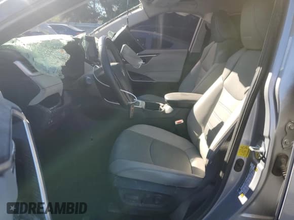 ✅ 2021 Toyota RAV4 XLE Premium • VIN: 2T3C1RFV4MW170980 • Lot: 87262825. Wystawiony na Copart z przebiegiem 30 910 mil. Bezpłatny archiwum sprzedaży aukcyjnych z USA i szczegółowy raport historii pojazdu na DreamBid. Zdjęcie 7.