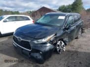 ✅ 2020 Toyota Highlander Hybrid XLE • VIN: 5TDGBRCH2LS511807 • Lot: 43702184. Wystawiony na IAAI z przebiegiem 121 661 mil. Bezpłatny archiwum sprzedaży aukcyjnych z USA i szczegółowy raport historii pojazdu na DreamBid. Zdjęcie 18.