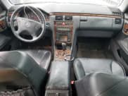 ✅ 2000 Mercedes-Benz E 320/430 4 Matic • VIN: WDBJF82J6YX041953 • Лот: 87307884. Опубликован ранее на Copart с пробегом 245 835 миль. Бесплатный доступ к архиву аукционных продаж из США и подробный отчёт об истории автомобиля на DreamBid. Изображение 8.