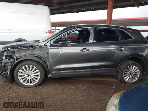 ✅ 2019 Lincoln MKC Standard • VIN: 5LMCJ1C91KUL06753 • Lot: 43321618. Listed on IAAI with 83,307 mi. Free auction sales archive from the USA and detailed vehicle history report at DreamBid. Image 15.