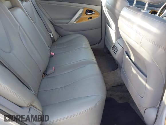 ✅ 2007 Toyota Camry LE • VIN: JTNBE46K673079222 • Lot: 43642364. Wystawiony na IAAI z przebiegiem 197 864 mil. Bezpłatny archiwum sprzedaży aukcyjnych z USA i szczegółowy raport historii pojazdu na DreamBid. Zdjęcie 8.