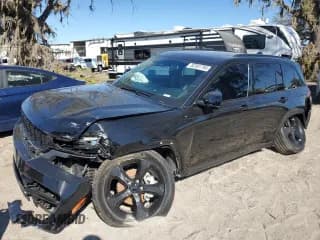 ✅ 2024 Jeep Grand Cherokee Limited • VIN: 1C4RJGBG6RC158300 • Лот: 82361794. Опубликован ранее на Copart с пробегом 16 157 миль. Бесплатный доступ к архиву аукционных продаж из США и подробный отчёт об истории автомобиля на DreamBid. Изображение 1.