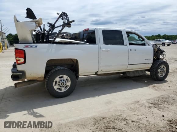 ✅ 2017 Chevrolet Silverado 2500HD LT • VIN: 1GC1KVEY5HF211021 • Lot: 58297065. Wystawiony na Copart z przebiegiem 176 143 mil. Bezpłatny archiwum sprzedaży aukcyjnych z USA i szczegółowy raport historii pojazdu na DreamBid. Zdjęcie 3.