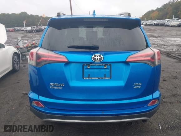 ✅ 2018 Toyota RAV4 XLE • VIN: JTMRFREV3JJ736487 • Лот: 43407148. Опубликован ранее на IAAI с пробегом 58 977 миль. Бесплатный доступ к архиву аукционных продаж из США и подробный отчёт об истории автомобиля на DreamBid. Изображение 16.