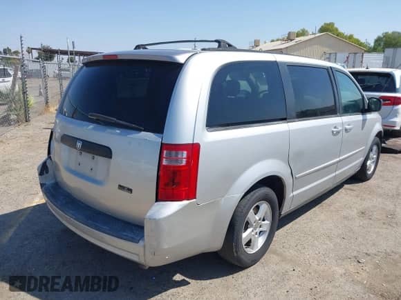 2010 Dodge Grand Caravan SE z VIN 2D4RN4DE2AR159523, wystawiony jako IAAI lot #43260507 z przebiegiem 144 851 mil mil oraz . Historia ofert i sprzedaży dostępna na DreamBid. Obrazek 4.