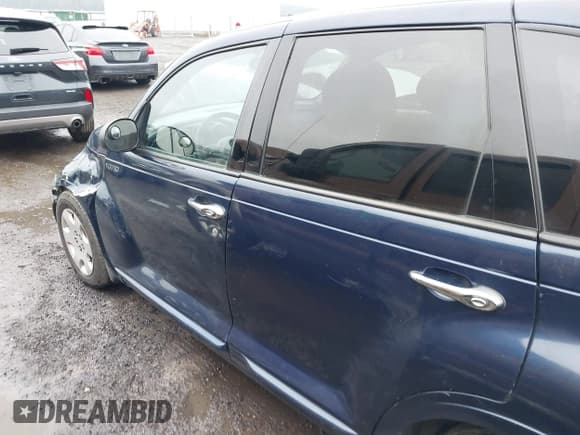 ✅ 2005 Chrysler PT Cruiser Touring • VIN: 3C4FY58B35T527191 • Lot: 43793380. Wystawiony na IAAI z przebiegiem 172 909 mil. Bezpłatny archiwum sprzedaży aukcyjnych z USA i szczegółowy raport historii pojazdu na DreamBid. Zdjęcie 14.