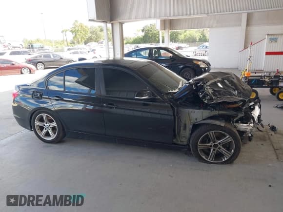 ✅ 2015 BMW 3 Series 328i • VIN: WBA3A5G56FNS84221 • Лот: 43532386. Опубликован ранее на IAAI с пробегом 99 395 миль. Бесплатный доступ к архиву аукционных продаж из США и подробный отчёт об истории автомобиля на DreamBid. Изображение 13.