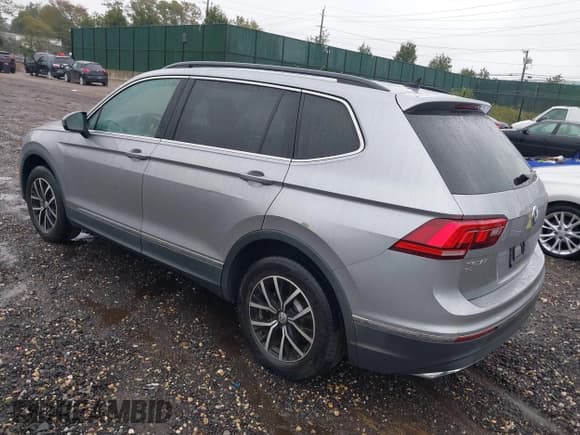 ✅ 2021 Volkswagen Tiguan SE • VIN: 3VV2B7AX8MM145802 • Lot: 43431599. Wystawiony na IAAI z przebiegiem 62 313 mil. Bezpłatny archiwum sprzedaży aukcyjnych z USA i szczegółowy raport historii pojazdu na DreamBid. Zdjęcie 3.