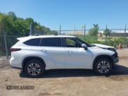 ✅ 2024 Toyota Highlander LE • VIN: 5TDKDRBHXRS565032 • Lot: 42600306. Wystawiony na IAAI z przebiegiem 21 717 mil. Bezpłatny archiwum sprzedaży aukcyjnych z USA i szczegółowy raport historii pojazdu na DreamBid. Zdjęcie 14.