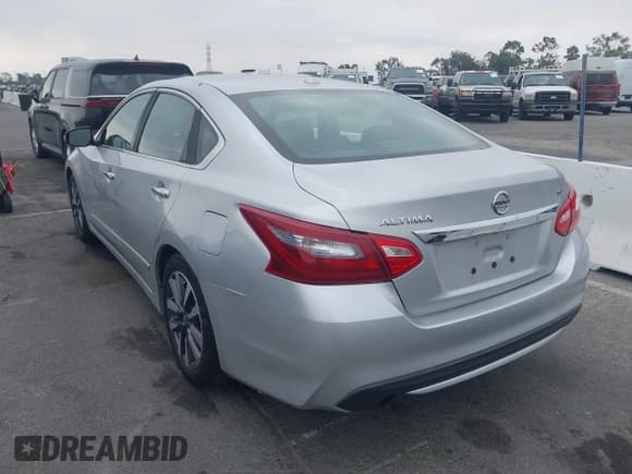 ✅ 2017 Nissan Altima SL • VIN: 1N4AL3AP6HC188886 • Lot: 42821048. Listed on IAAI with 87,805 mi. Free auction sales archive from the USA and detailed vehicle history report at DreamBid. Image 3.