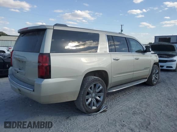 ✅ 2016 Chevrolet Suburban LTZ • VIN: 1GNSCJKCXGR406572 • Lot: 77998714. Wystawiony na Copart z przebiegiem 141 341 mil. Bezpłatny archiwum sprzedaży aukcyjnych z USA i szczegółowy raport historii pojazdu na DreamBid. Zdjęcie 3.