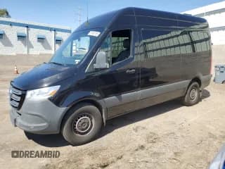 ✅ 2022 Mercedes-Benz Sprinter • VIN: W1Z4EFHY7NP446054 • Лот: 57639785. Опубликован ранее на Copart с пробегом 63 718 миль. Бесплатный доступ к архиву аукционных продаж из США и подробный отчёт об истории автомобиля на DreamBid. Изображение 1.
