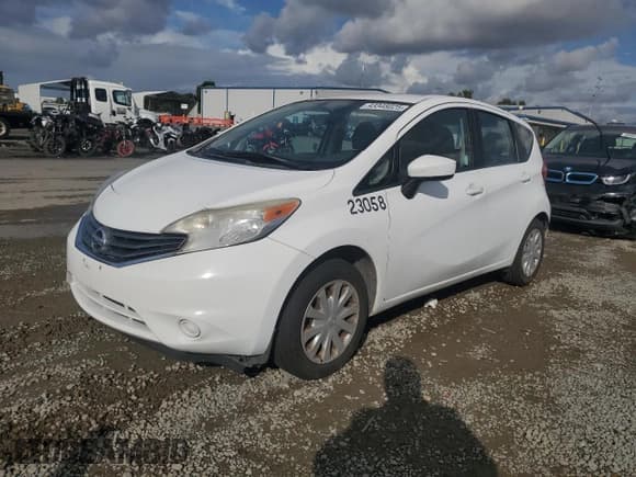 ✅ 2016 Nissan Note SV • VIN: 3N1CE2CP0GL380010 • Lot: 93348025. Wystawiony na Copart z przebiegiem 130 217 mil. Bezpłatny archiwum sprzedaży aukcyjnych z USA i szczegółowy raport historii pojazdu na DreamBid. Zdjęcie 1.