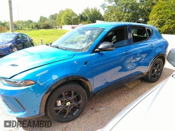 ✅ 2024 Dodge Hornet R/T • VIN: ZACPDFCW7R3A19925 • Lot: 43332757. Listed on IAAI with 14,298 mi. Free auction sales archive from the USA and detailed vehicle history report at DreamBid. Image 14.