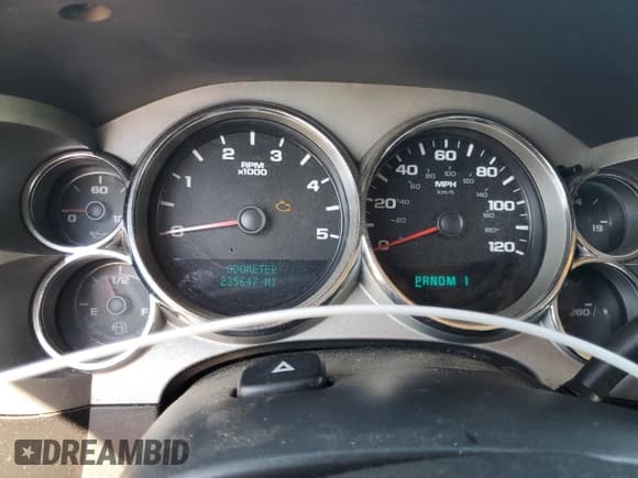 ✅ 2007 Chevrolet Silverado 2500HD 1LT • VIN: 1GCHK23637F514599 • Лот: 71055395. Опубликован ранее на Copart с пробегом 235 647 миль. Бесплатный доступ к архиву аукционных продаж из США и подробный отчёт об истории автомобиля на DreamBid. Изображение 9.