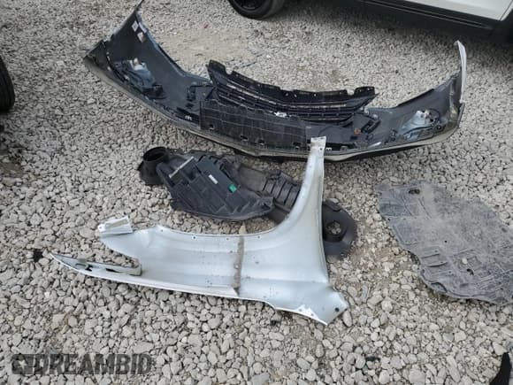 ✅ 2018 Chevrolet Traverse LT • VIN: 1GNEVHKW4JJ246673 • Lot: 70856794. Wystawiony na Copart z przebiegiem 66 495 mil. Bezpłatny archiwum sprzedaży aukcyjnych z USA i szczegółowy raport historii pojazdu na DreamBid. Zdjęcie 13.