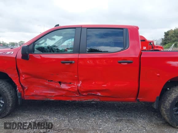 ✅ 2023 Chevrolet Silverado 1500 Custom Trail Boss • VIN: 3GCPDCEK3PG202089 • Lot: 42170434. Wystawiony na IAAI z przebiegiem 55 542 mil. Bezpłatny archiwum sprzedaży aukcyjnych z USA i szczegółowy raport historii pojazdu na DreamBid. Zdjęcie 14.