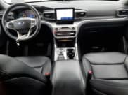 ✅ 2020 Ford Explorer XLT • VIN: 1FMSK8DH3LGC88315 • Lot: 50448095. Wystawiony na Copart z przebiegiem 64 227 mil. Bezpłatny archiwum sprzedaży aukcyjnych z USA i szczegółowy raport historii pojazdu na DreamBid. Zdjęcie 8.