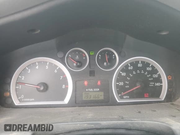 ✅ 2005 Hyundai Santa Fe GLS • VIN: KM8SC13D95U934013 • Lot: 56589005. Listed on Copart with 193,166 mi. Free auction sales archive from the USA and detailed vehicle history report at DreamBid. Image 9.