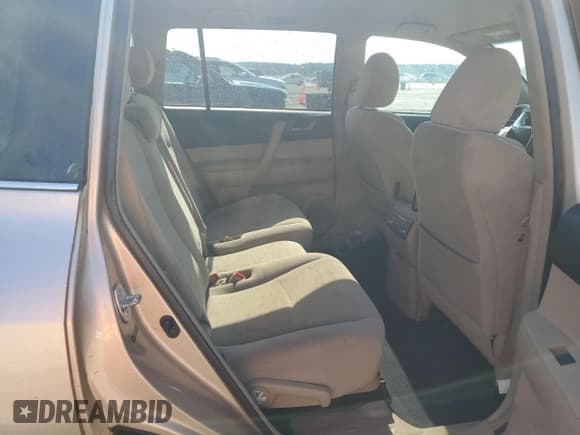 ✅ 2011 Toyota Highlander • VIN: 5TDBK3EH0BS083383 • Lot: 81420085. Wystawiony na Copart z przebiegiem Nie podano. Bezpłatny archiwum sprzedaży aukcyjnych z USA i szczegółowy raport historii pojazdu na DreamBid. Zdjęcie 10.