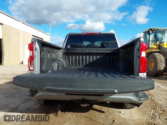 ✅ 2025 Chevrolet Silverado 1500 Custom • VIN: 1GCRABEK6SZ112939 • Lot: 43490888. Wystawiony na IAAI z przebiegiem 33 522 mil. Bezpłatny archiwum sprzedaży aukcyjnych z USA i szczegółowy raport historii pojazdu na DreamBid. Zdjęcie 17.