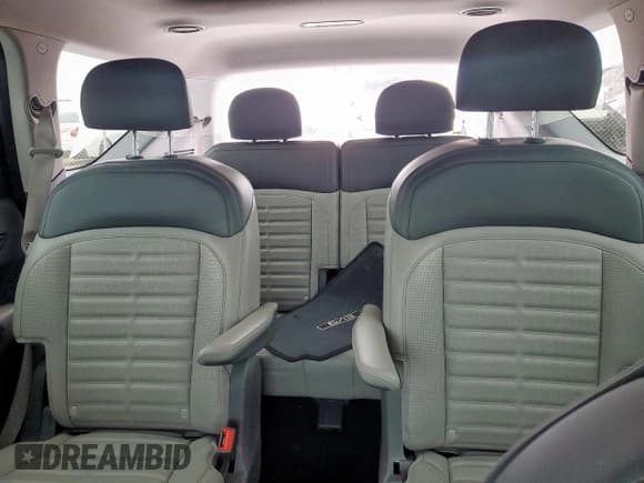 ✅ 2024 Kia EV9 Land • VIN: KNDADFS53R6044637 • Lot: 46141125. Wystawiony na Copart z przebiegiem 7 196 mil. Bezpłatny archiwum sprzedaży aukcyjnych z USA i szczegółowy raport historii pojazdu na DreamBid. Zdjęcie 10.