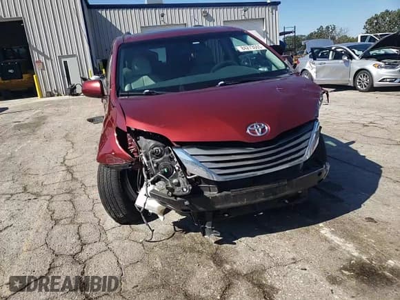 ✅ 2014 Toyota Sienna XLE • VIN: 5TDYK3DC8ES443133 • Lot: 84273065. Listed on Copart with 125,381 mi. Free auction sales archive from the USA and detailed vehicle history report at DreamBid. Image 15.