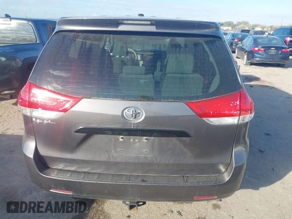 ✅ 2014 Toyota Sienna L • VIN: 5TDZK3DC3ES512900 • Lot: 43676360. Listed on IAAI with 201,555 mi. Free auction sales archive from the USA and detailed vehicle history report at DreamBid. Image 17.
